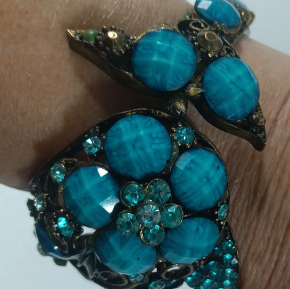 Vintage Hinged Bracelet Fish Blue Stones Brass Beautiful Statement Piece - Picture 4 of 12